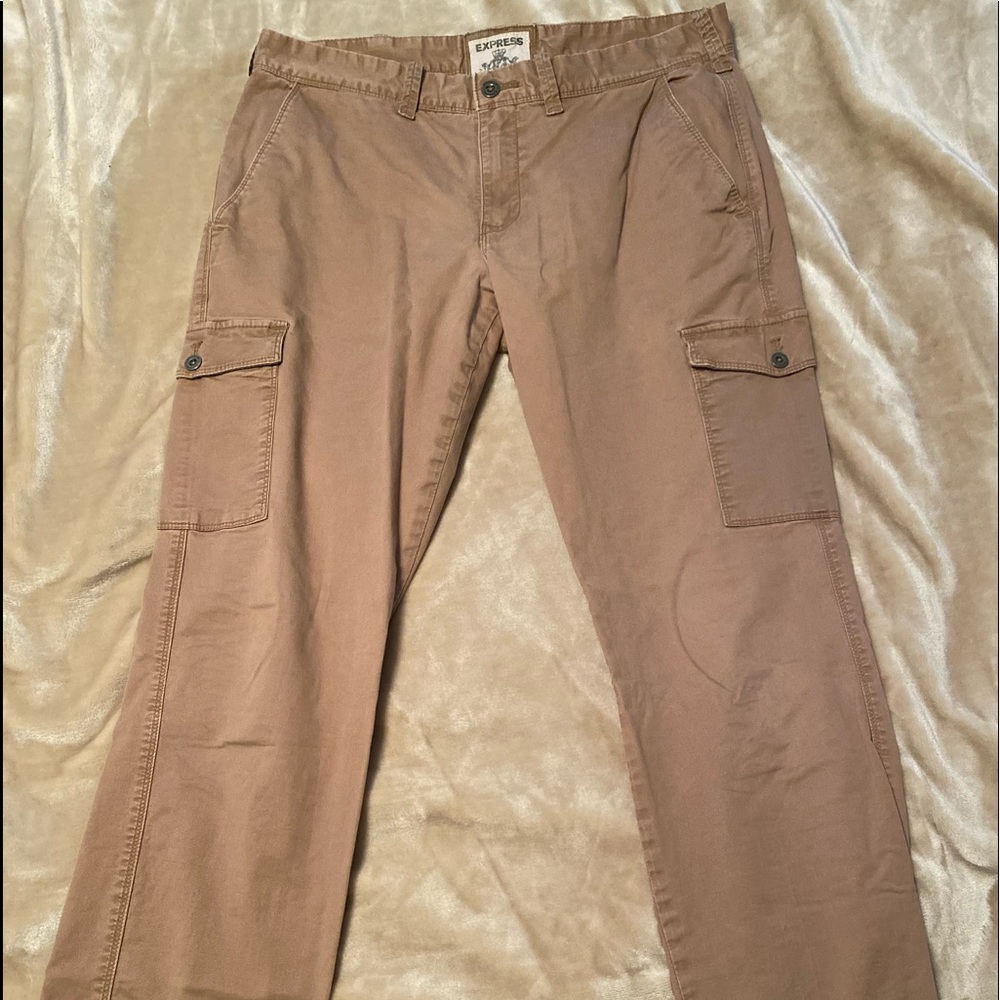 EXPRESS KHAKI PANTS 32x32